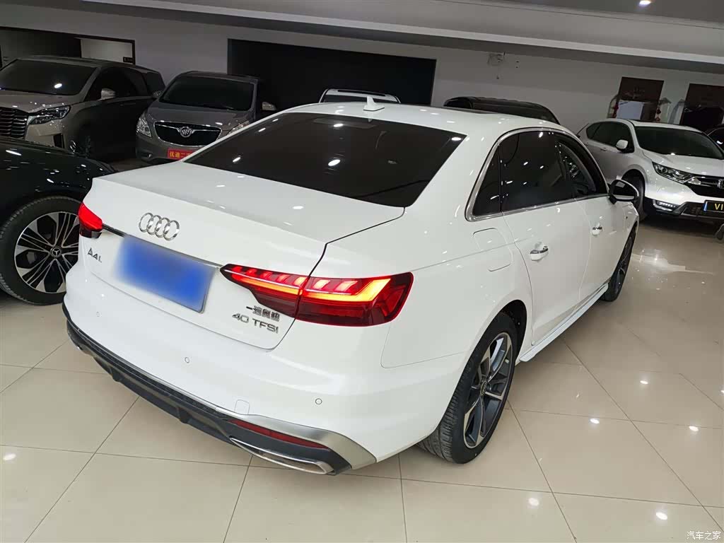 Audi A4L, 2023 все фото