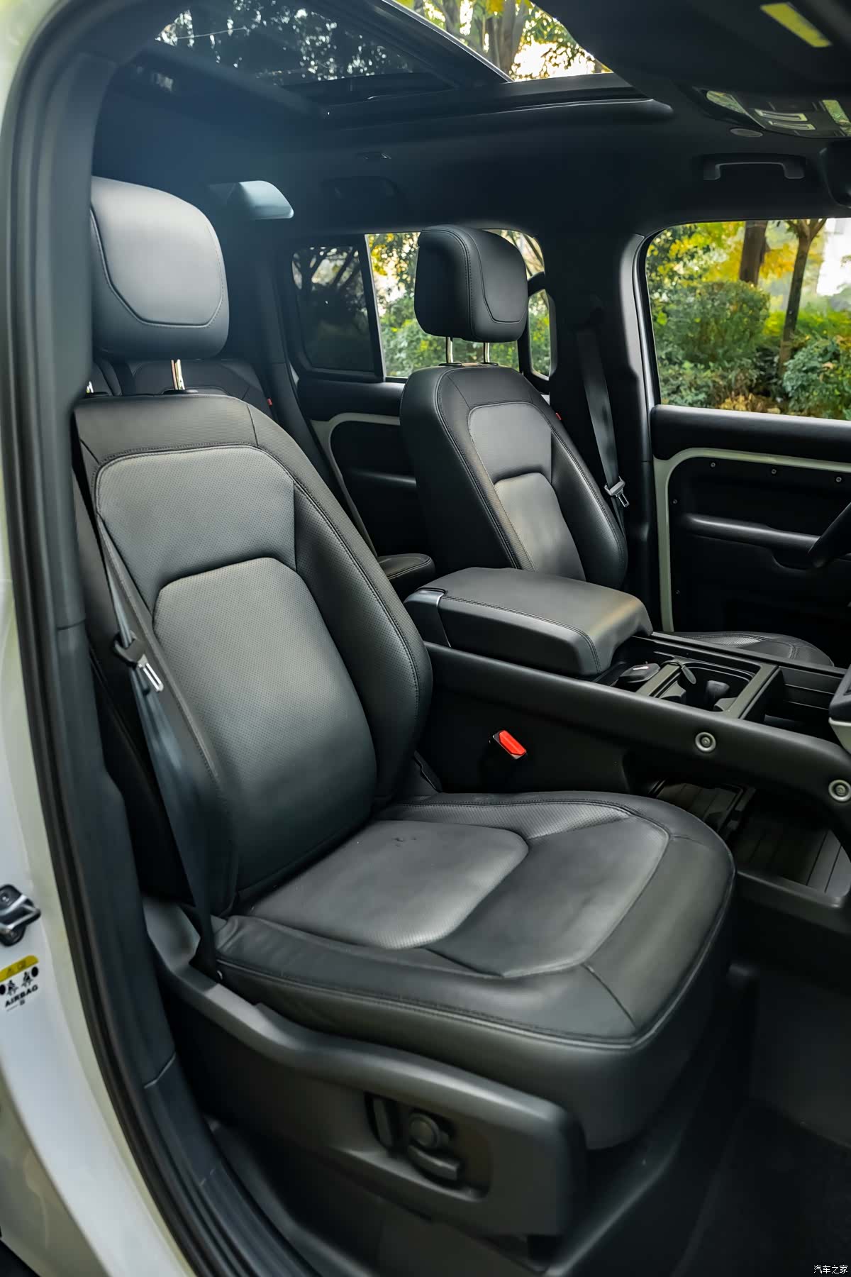 Land Rover Defender, 2022 8