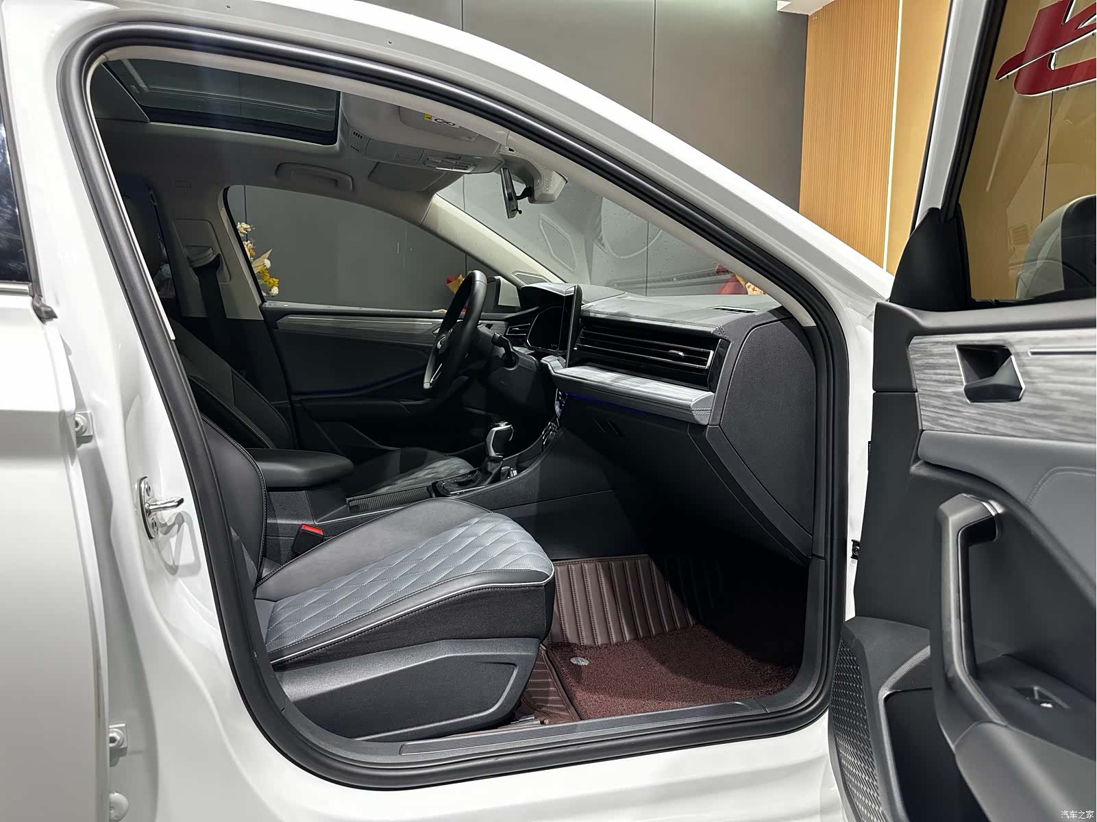 Volkswagen Sagitar, 2024 11