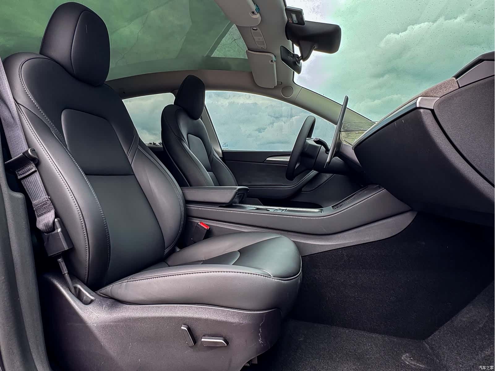 Tesla Model Y, 2024 15