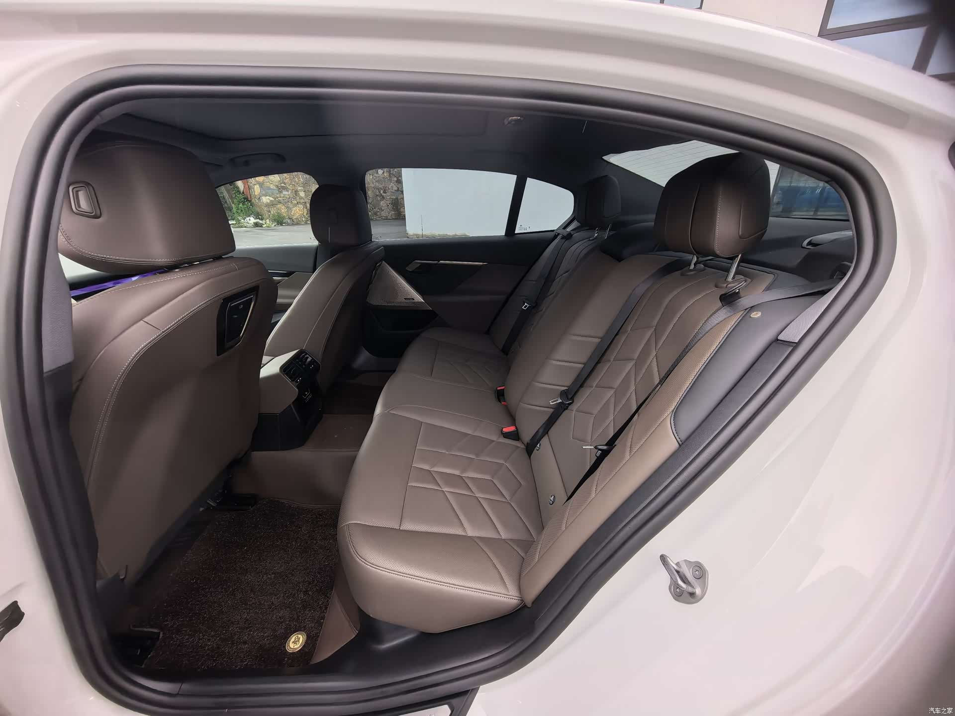 BMW 5 Series, 2024 9