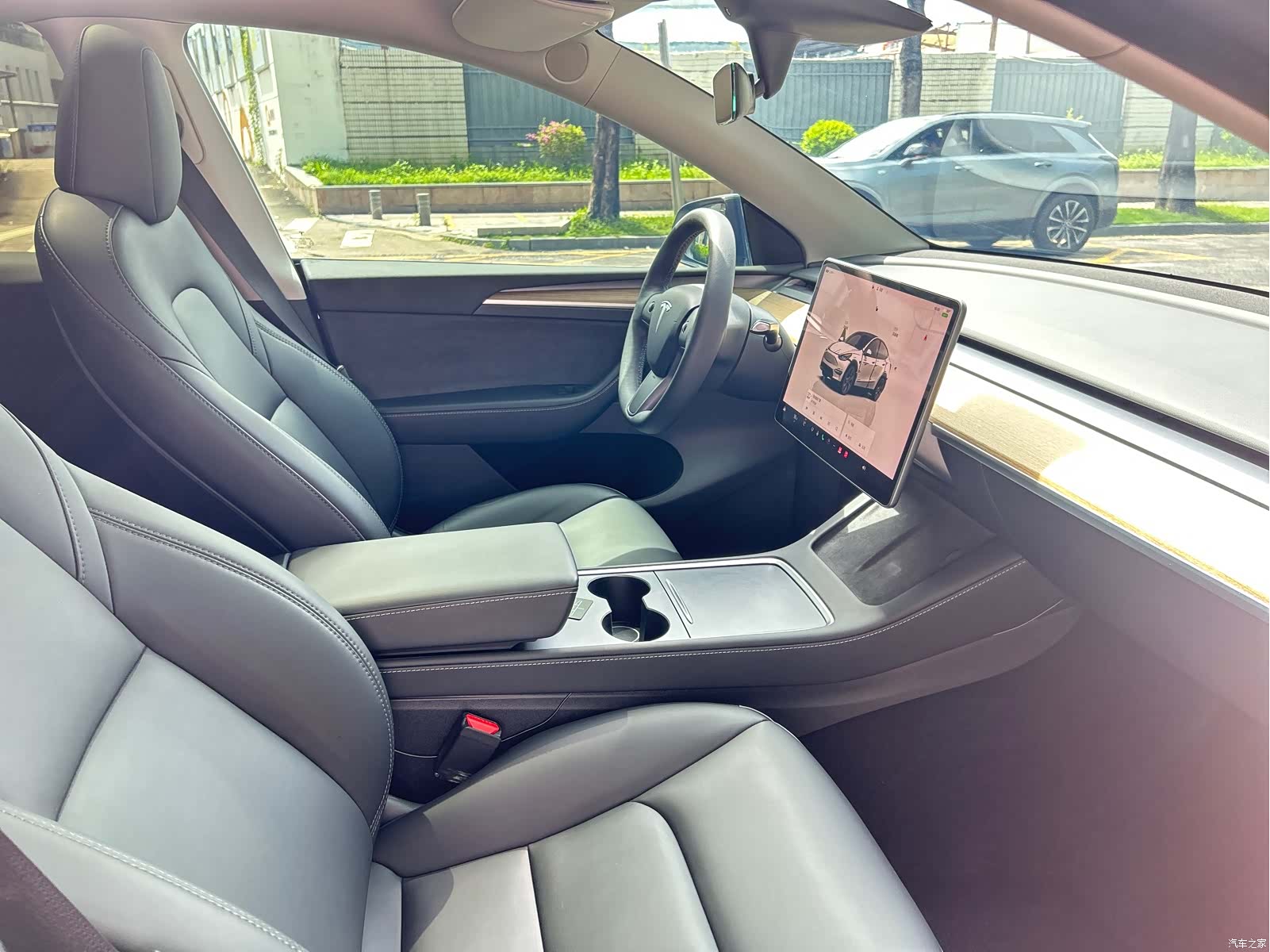 Tesla Model Y, 2022 15