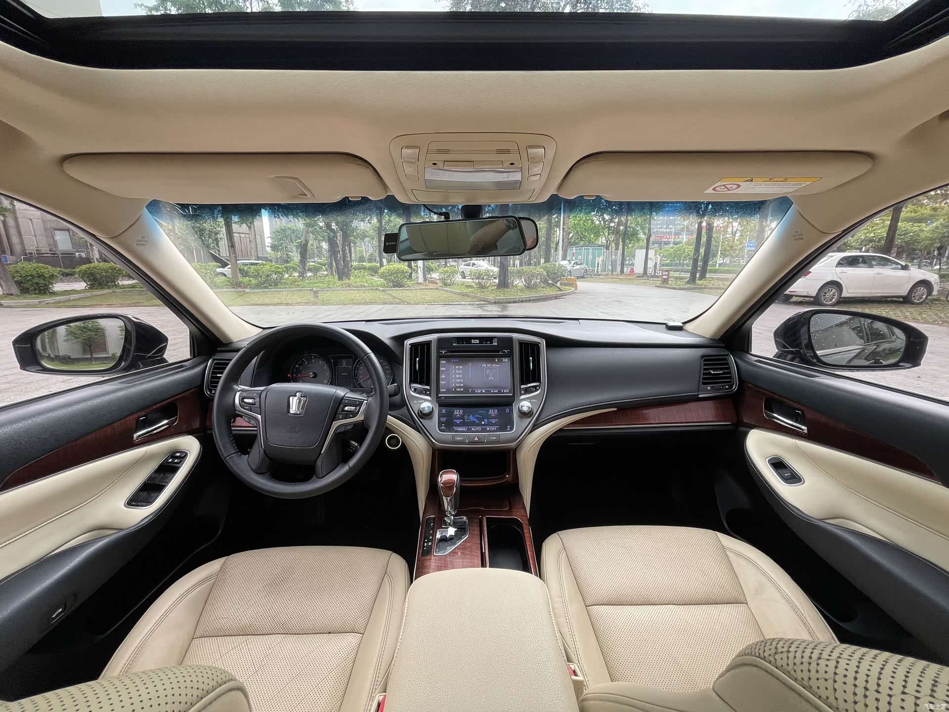 Toyota Crown, 2017 4