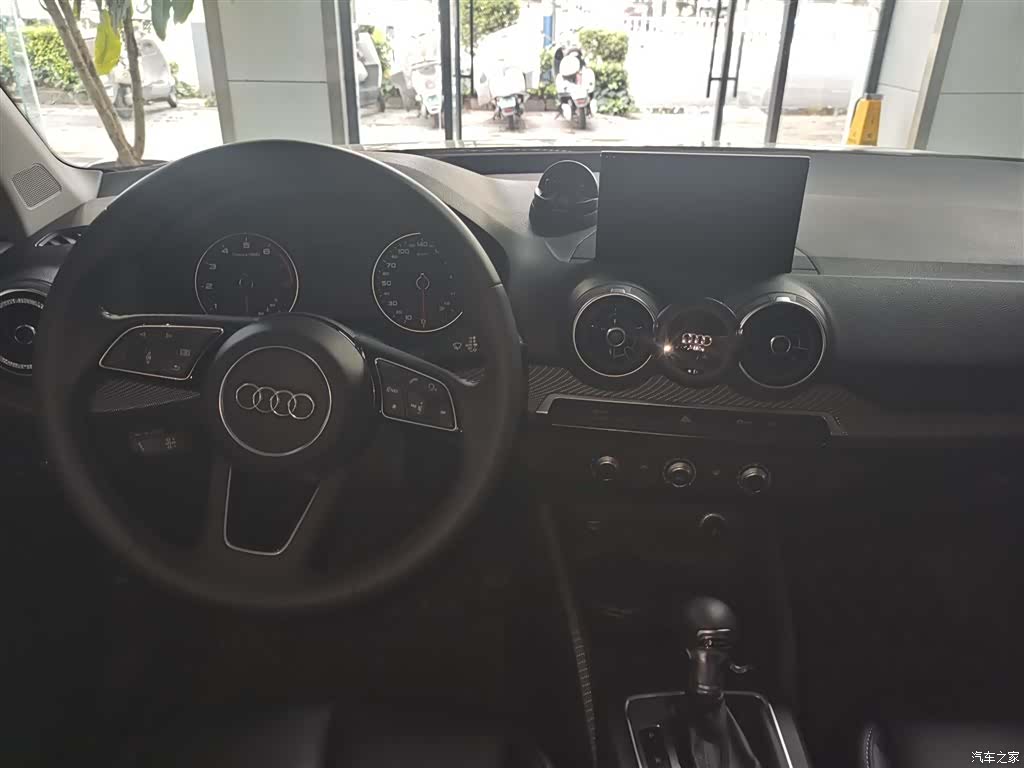 Audi Q2L, 2020 13