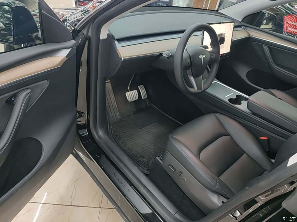 Tesla Model Y, 2022 16