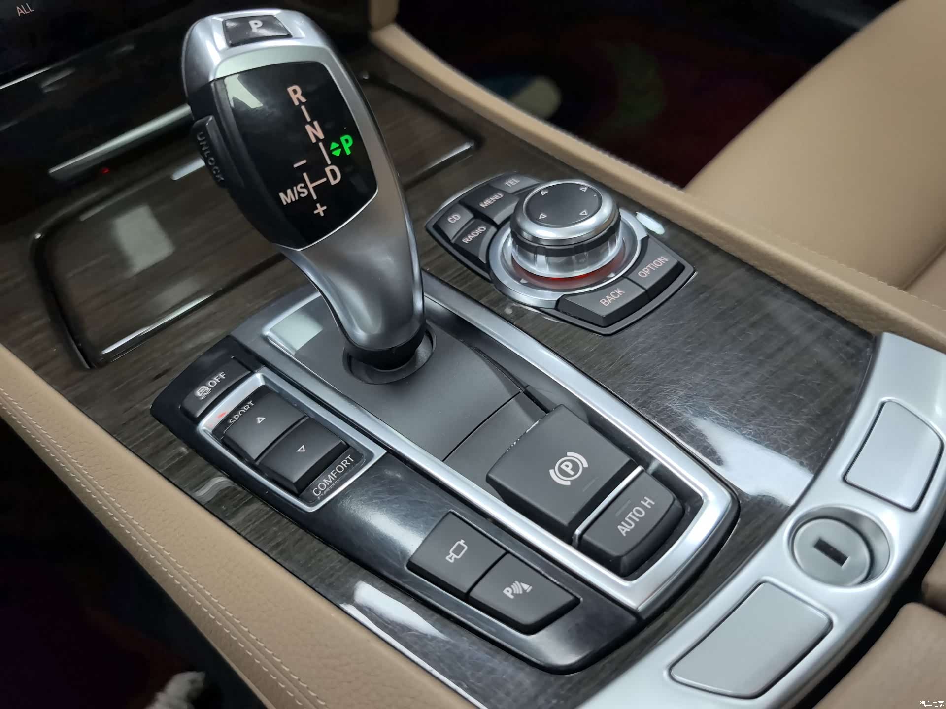 BMW 7 Series, 2011 11