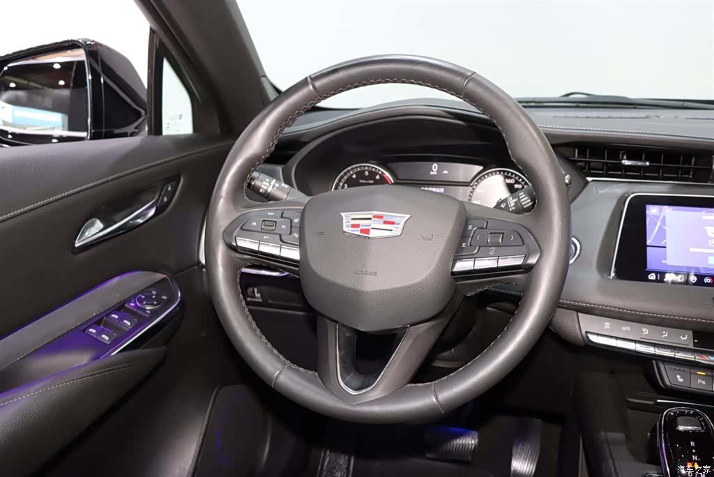 Cadillac XT4, 2022 13