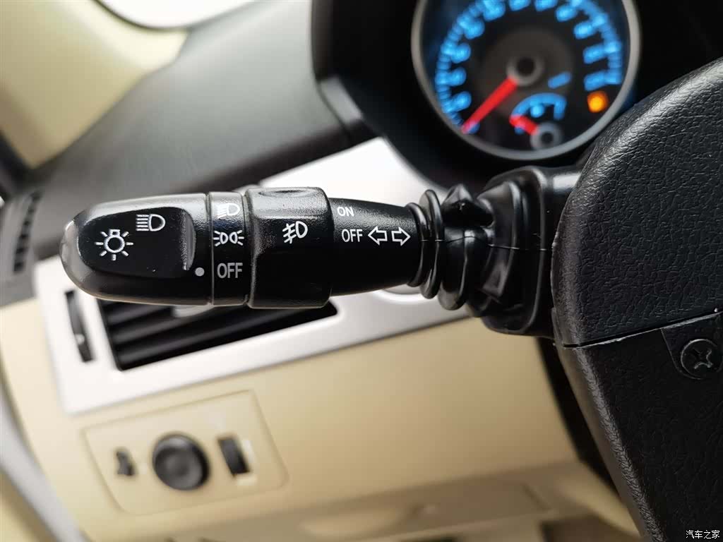Buick 1.6LX-AT, 2013 21