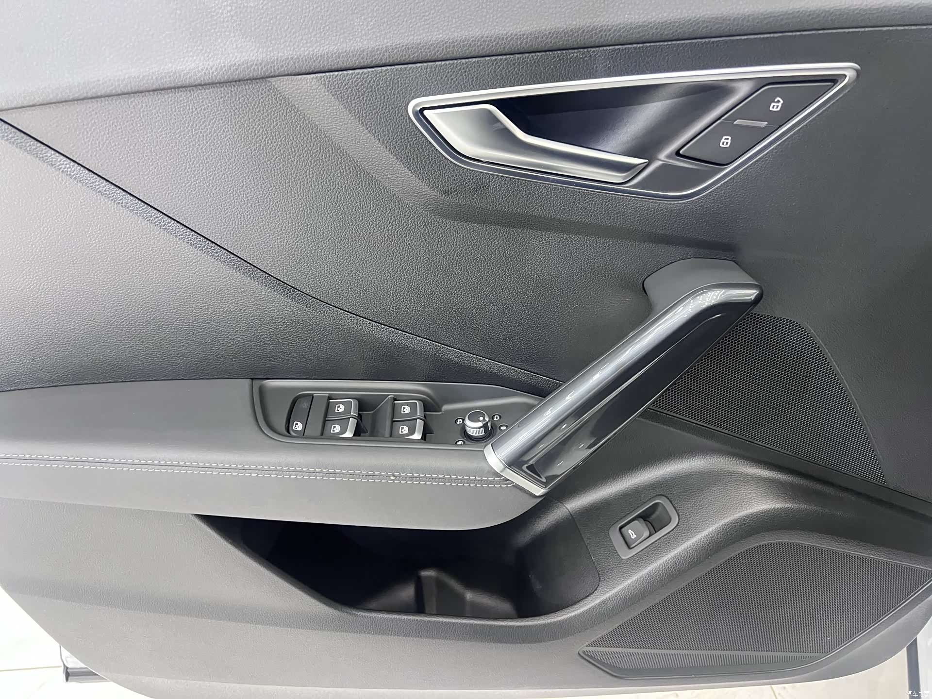 Audi Q2L, 2023 8