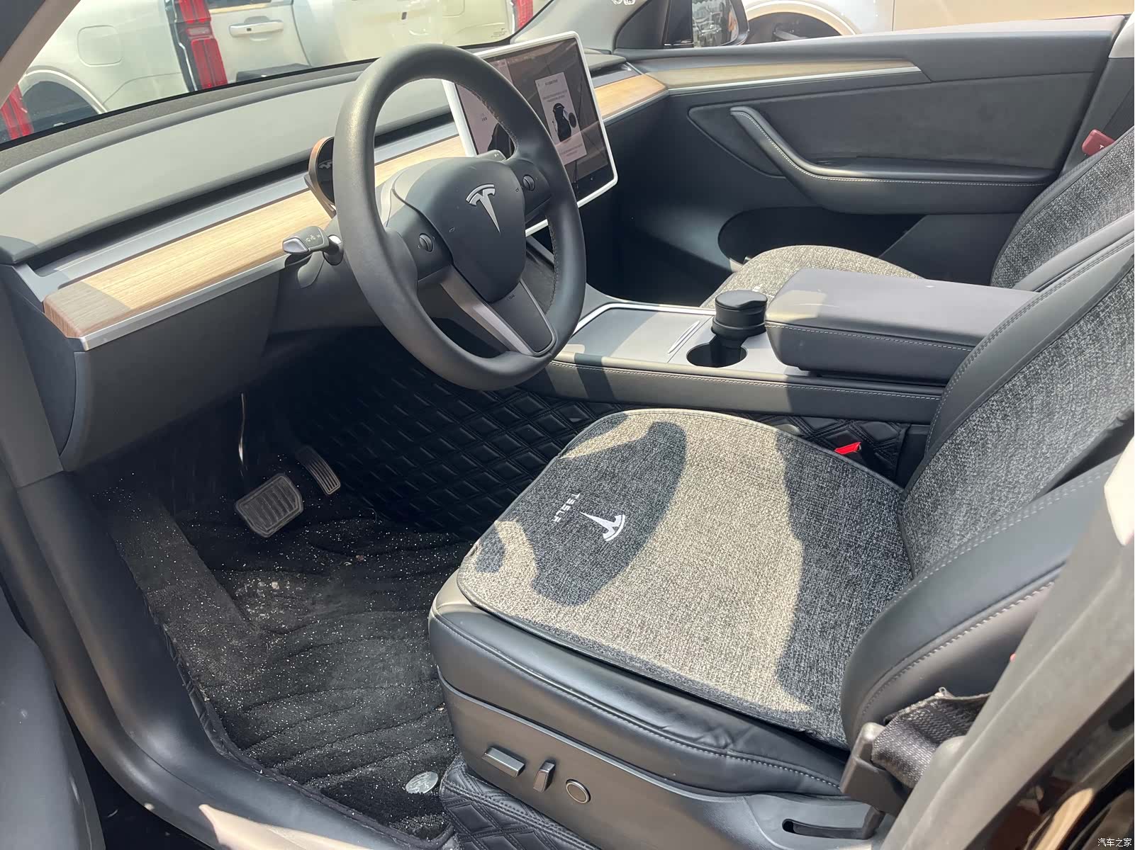 Tesla Model Y, 2022 7