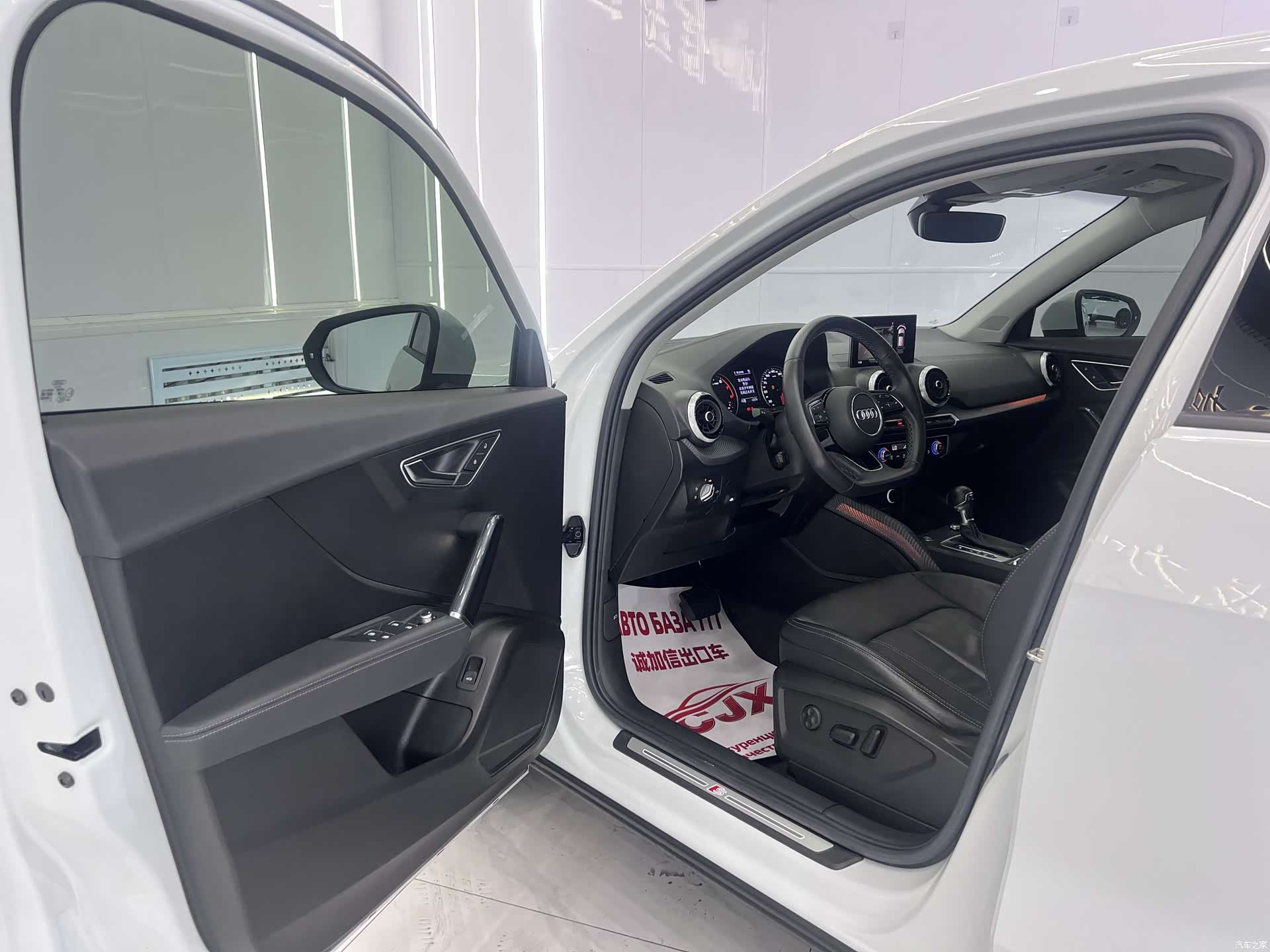 Audi Q2L, 2023 7