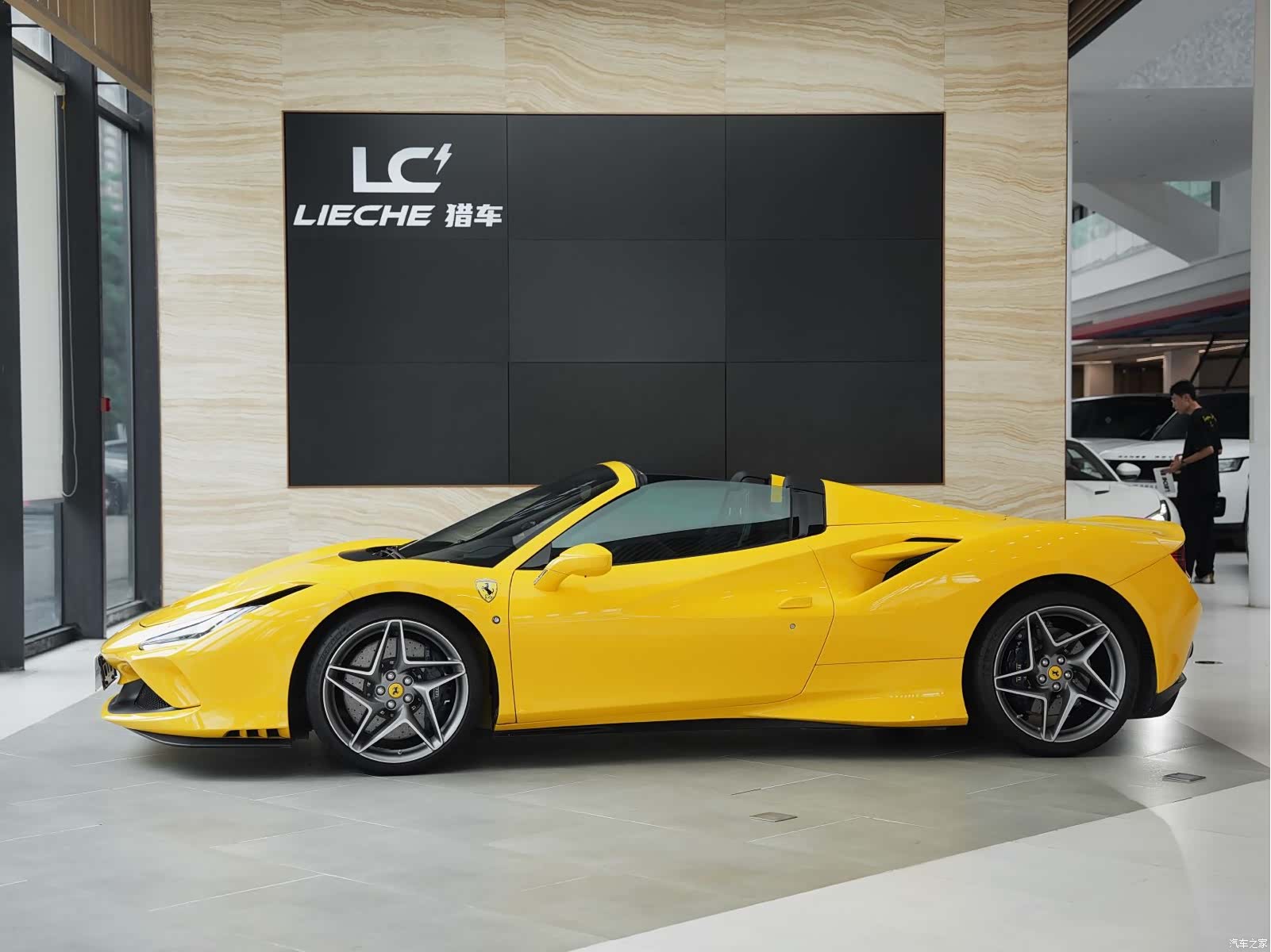 Ferrari F8, 2021 все фото