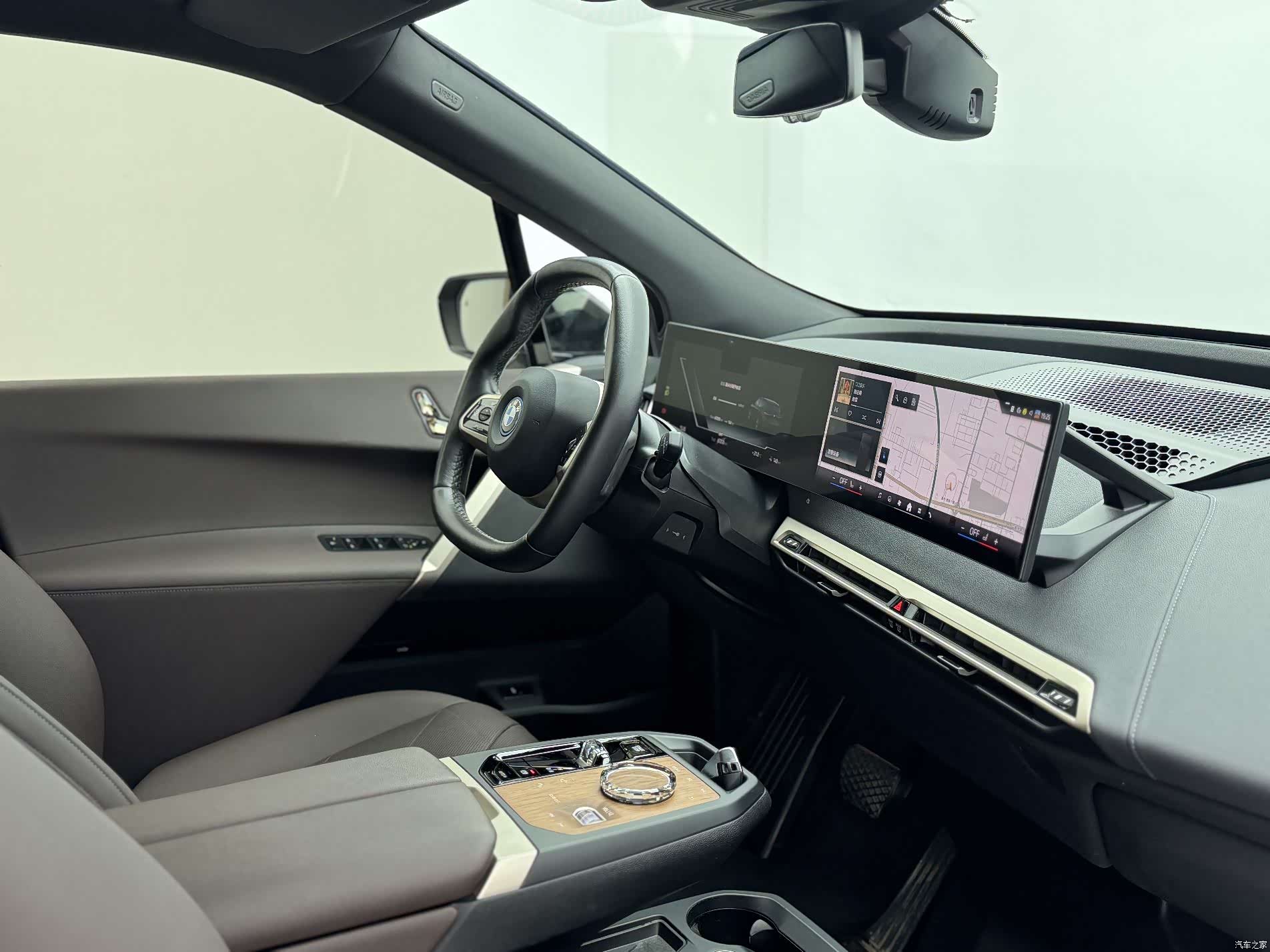 BMW iX, 2024 19