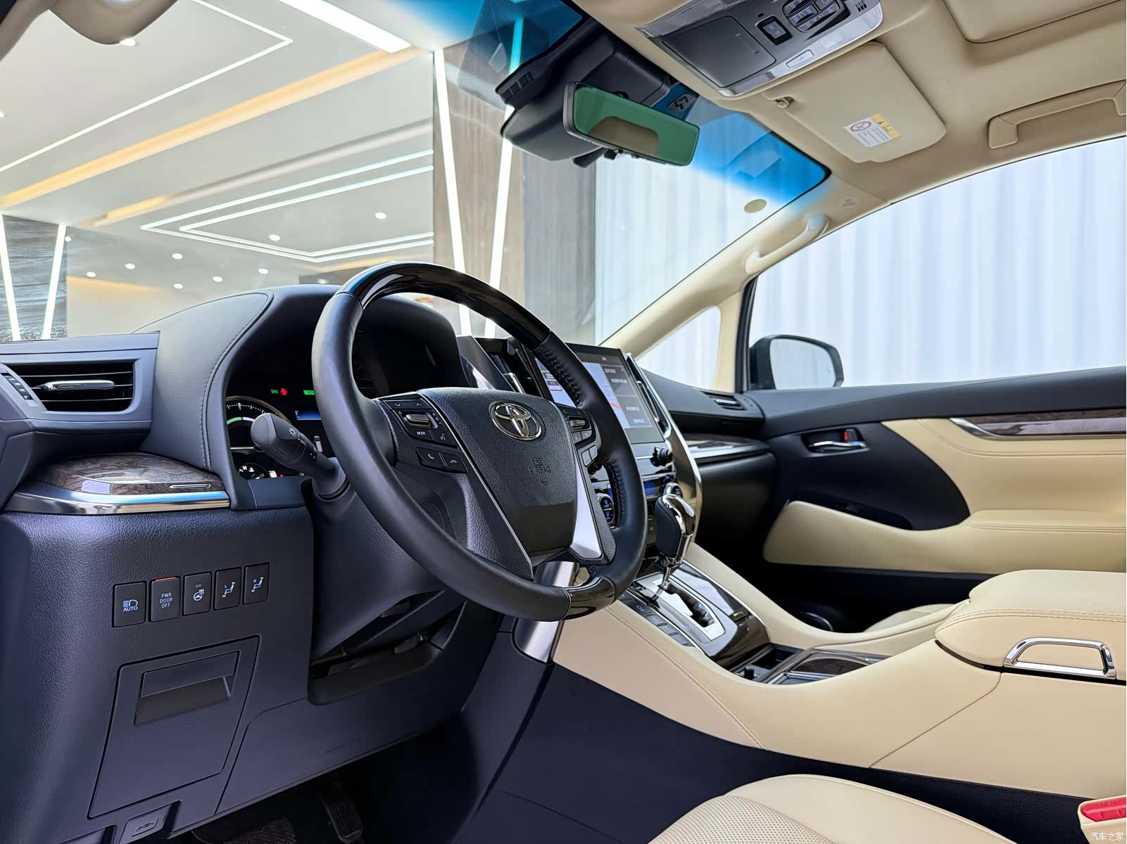 Toyota Vellfire, 2023 все фото