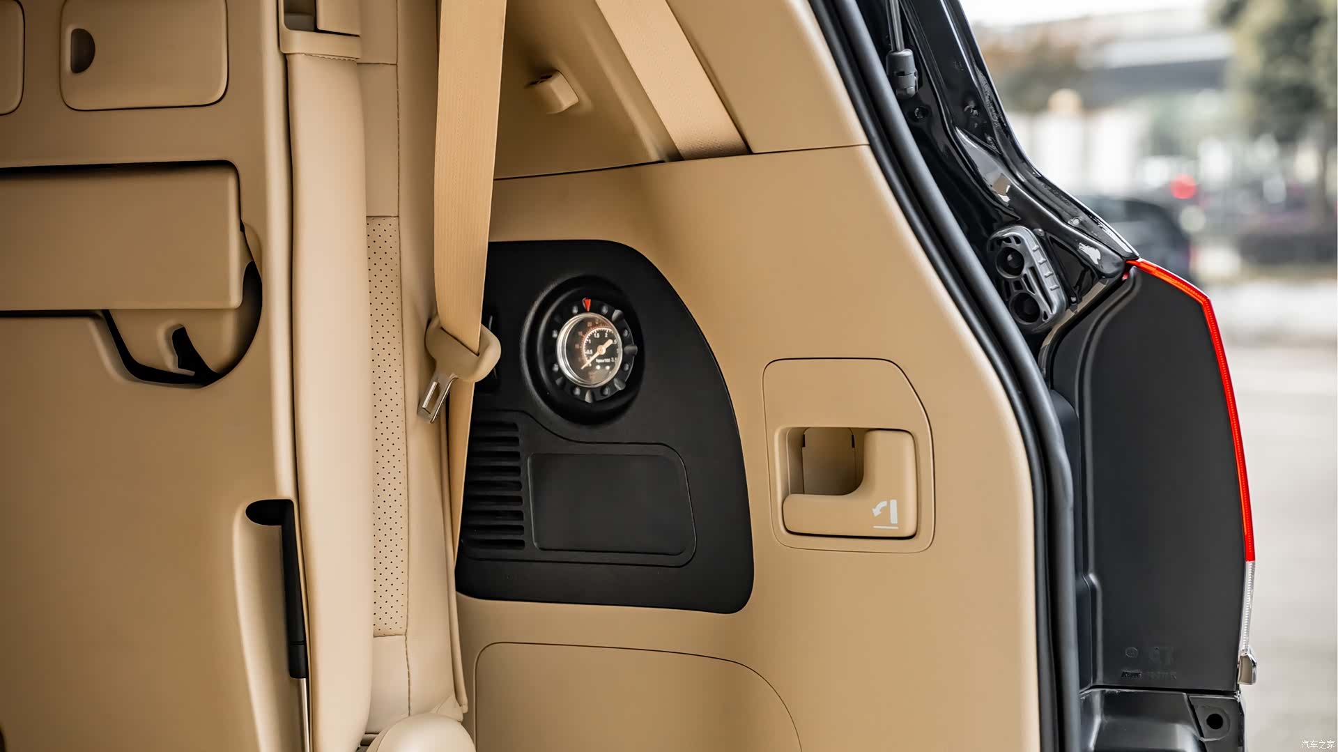 Toyota Land Cruiser, 2019 13