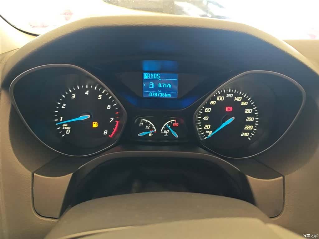 Ford Focus, 2015 12