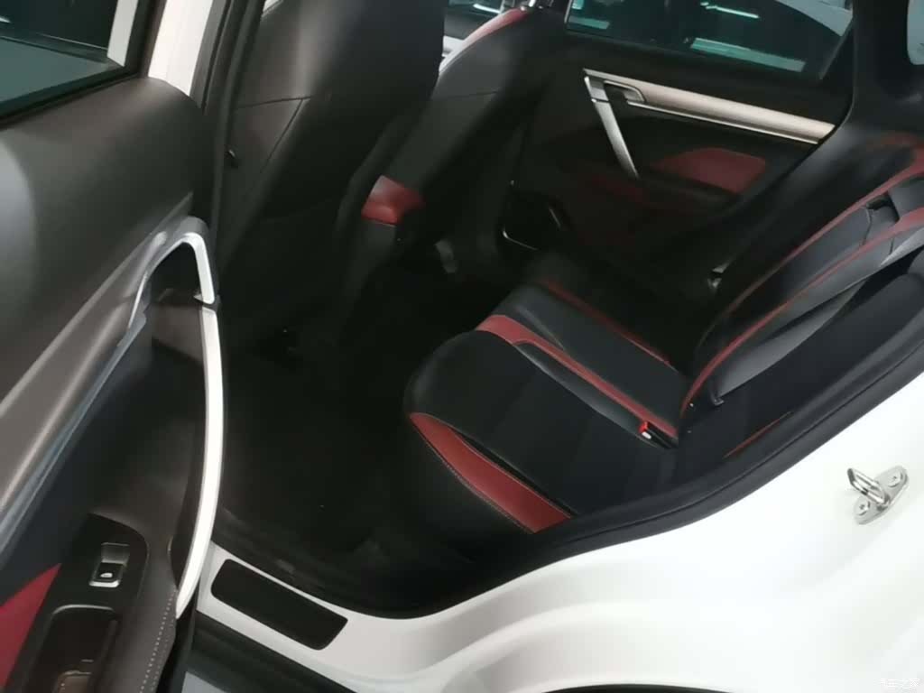 Geely Coolray, 2021 13