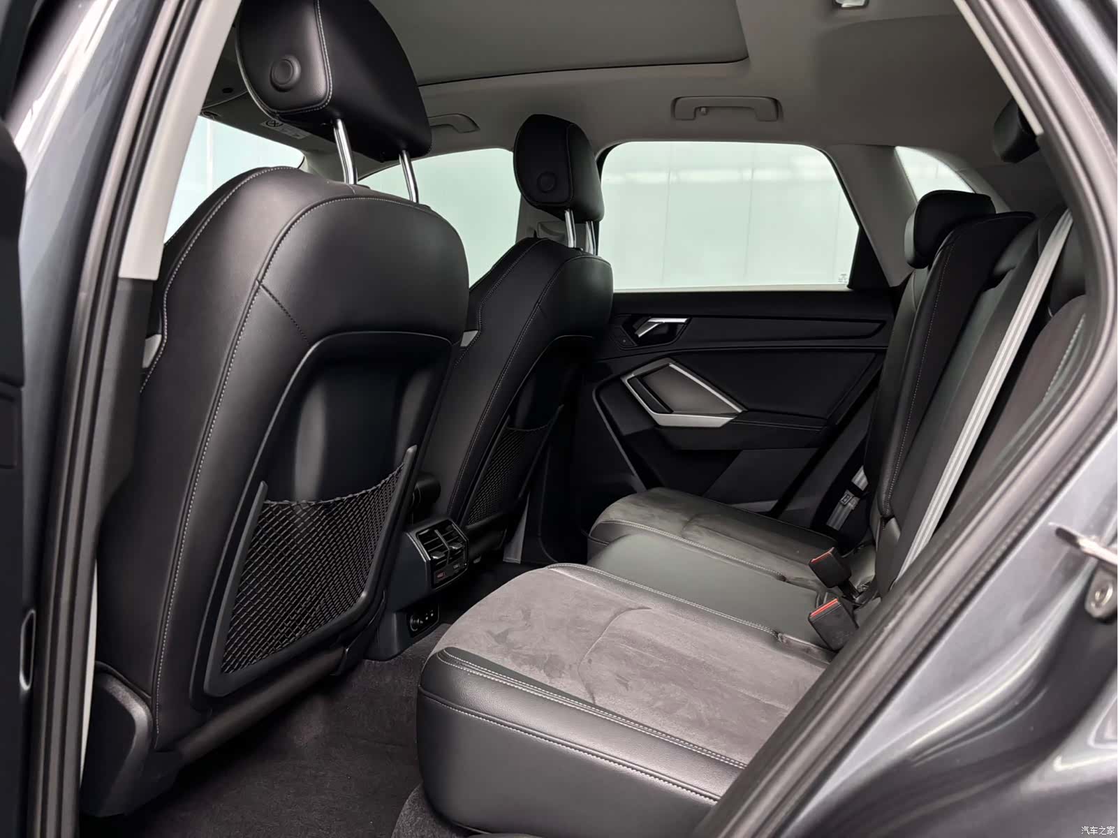 Audi Q3, 2022 все фото