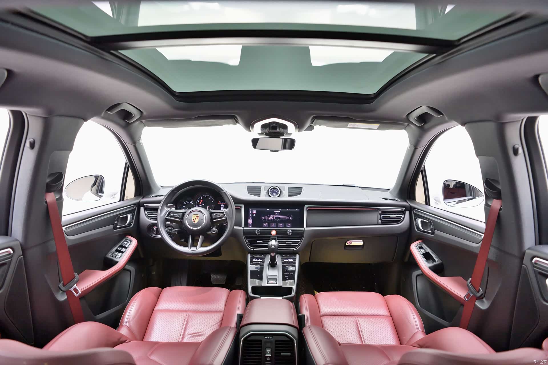 Porsche Macan, 2023 все фото
