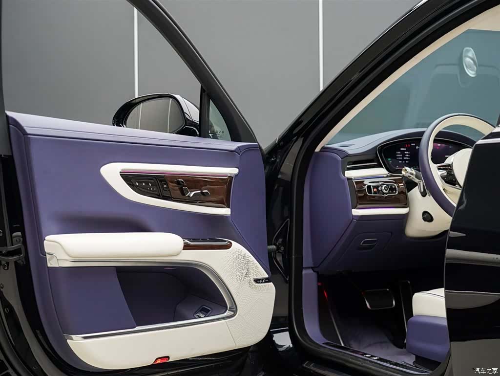 Hongqi Guoya, 2025 11