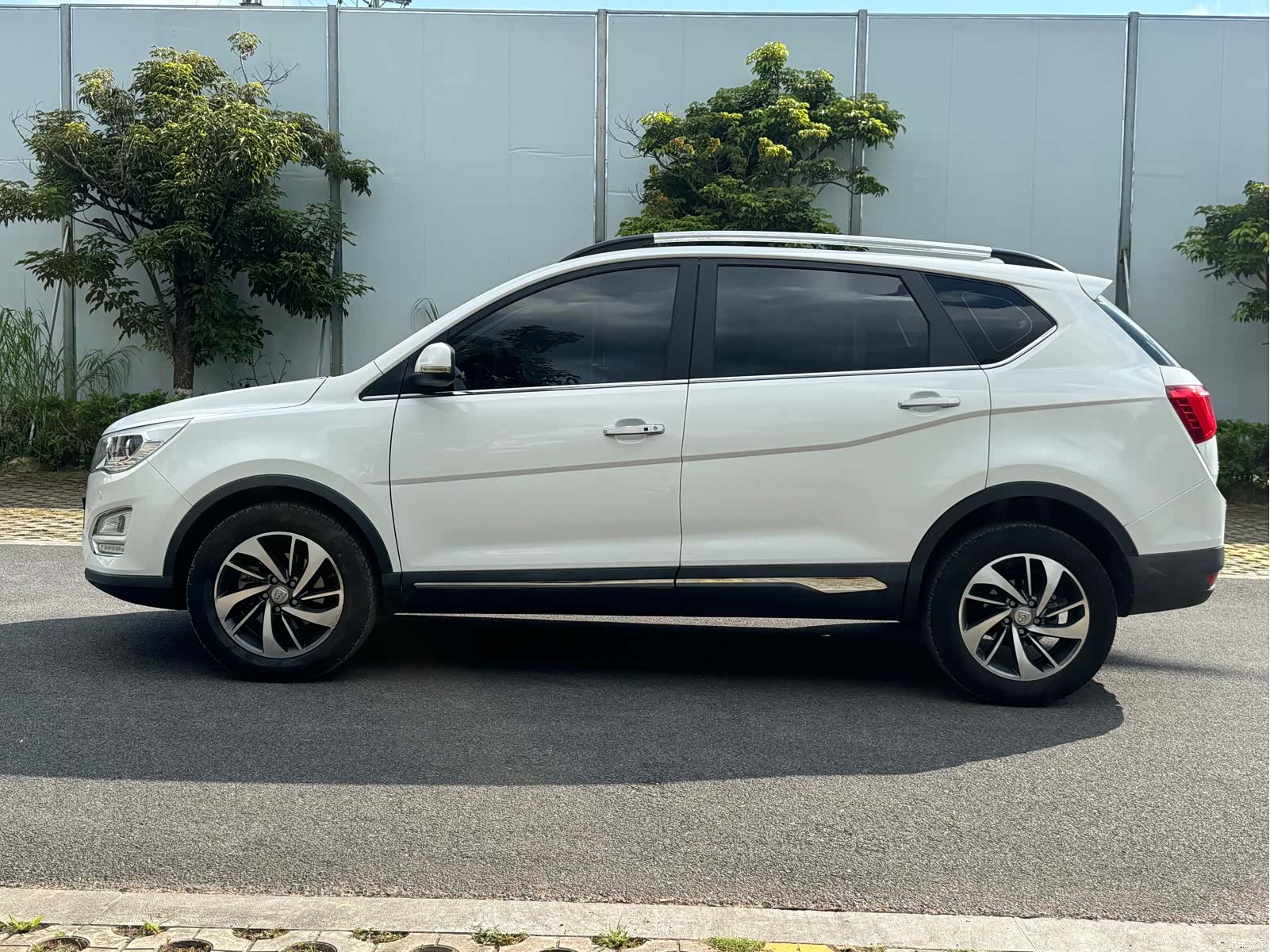 Wuling 560, 2015 12