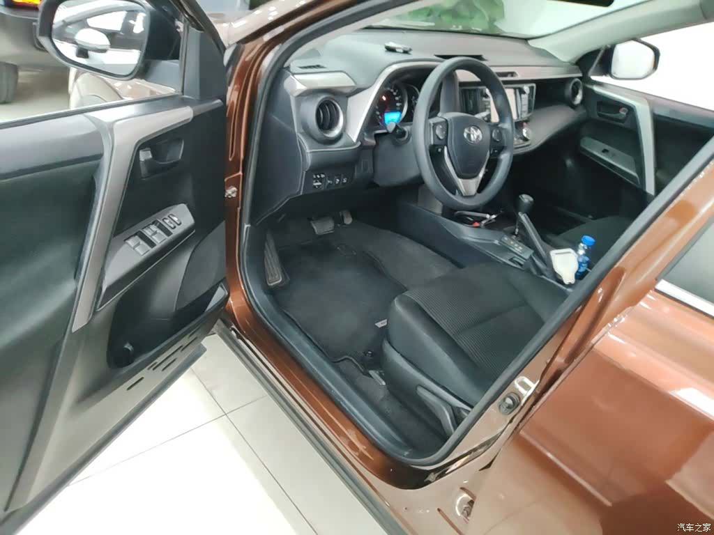 Toyota RAV4, 2017 16