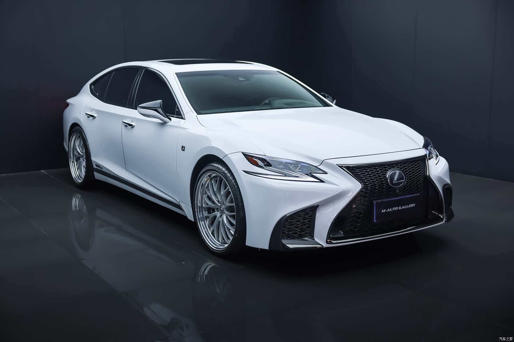 Lexus LS, 2018 3