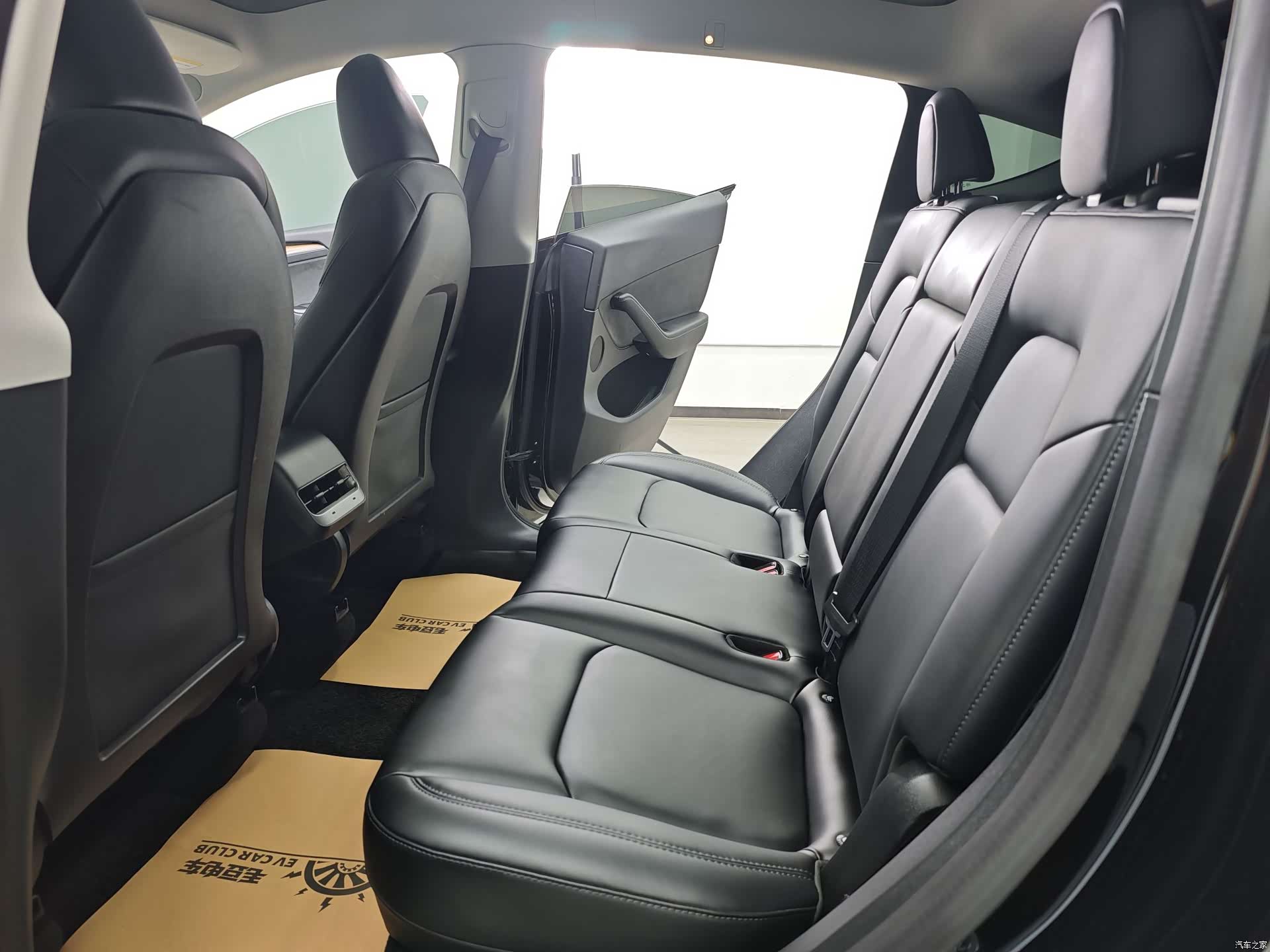 Tesla Model Y, 2023 48