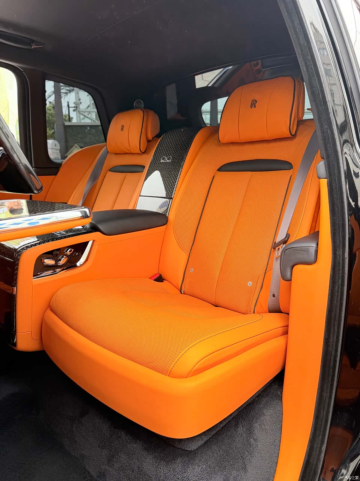 Rolls-Royce Cullinan, 2022 7