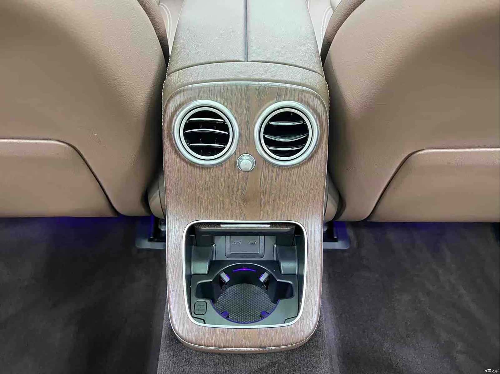 Mercedes-Benz E-Class, 2023 14