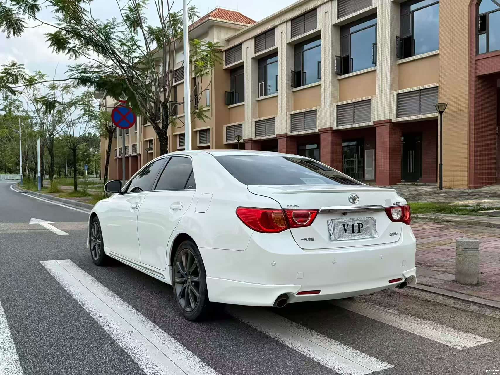 Toyota 2.5V, 2013 9