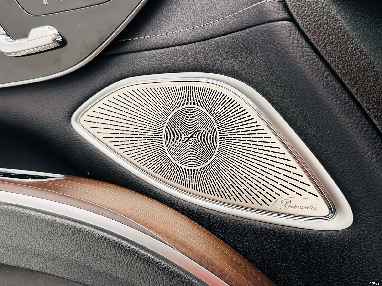 Mercedes-Benz EQS, 2023 16