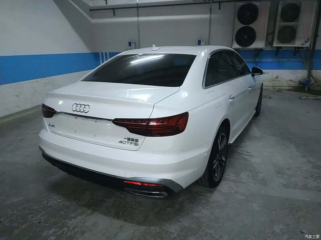 Audi A4L, 2021 все фото