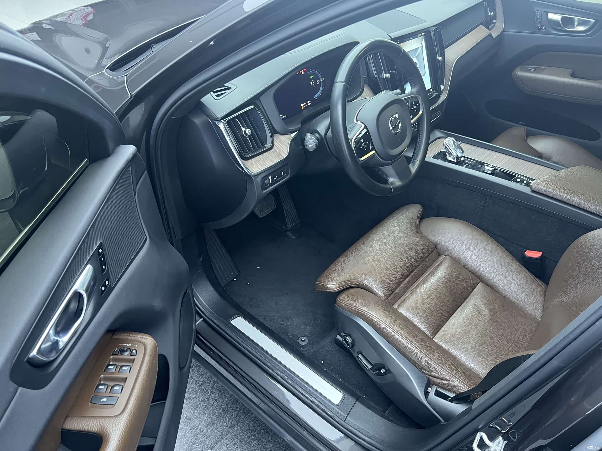 Volvo XC60, 2022 4