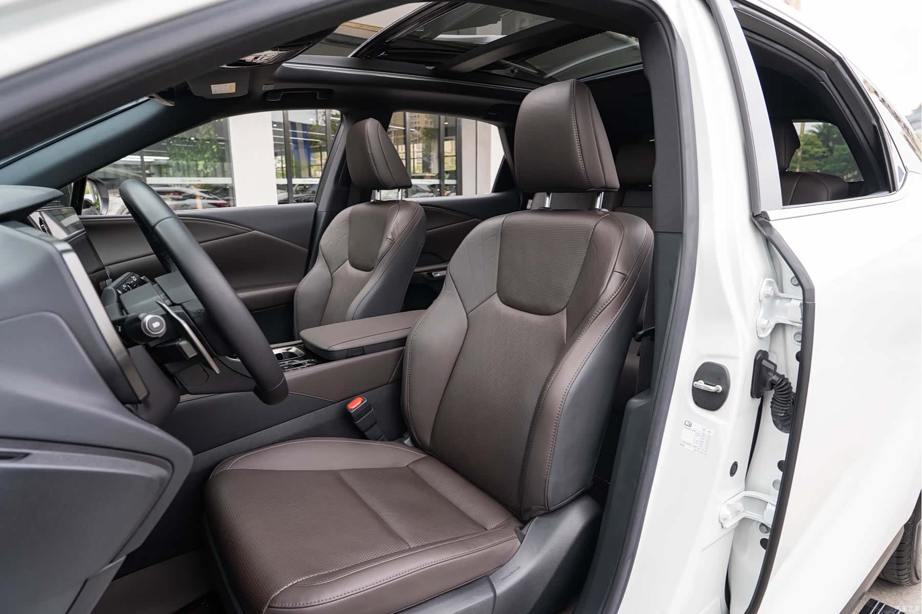 Lexus RX, 2023 11