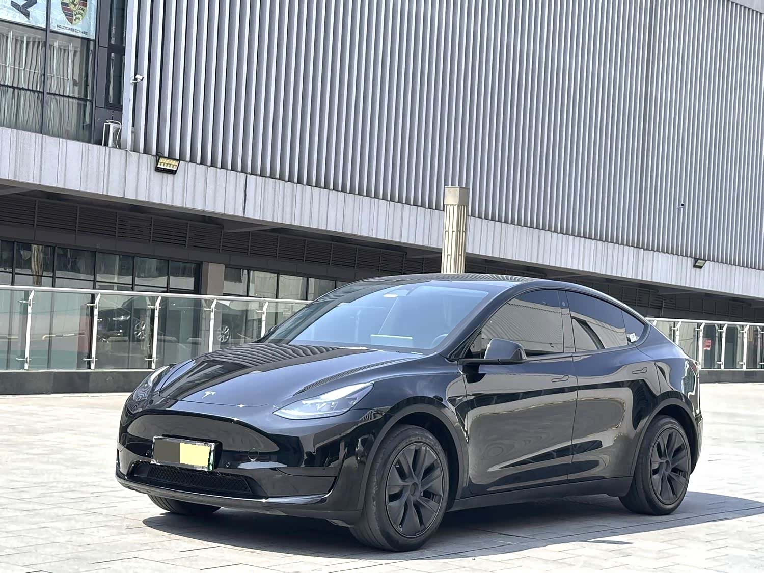 Tesla Model Y, 2023 1