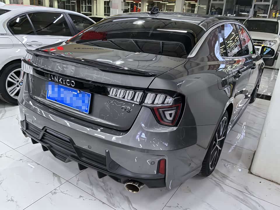 Lynk & Co 03