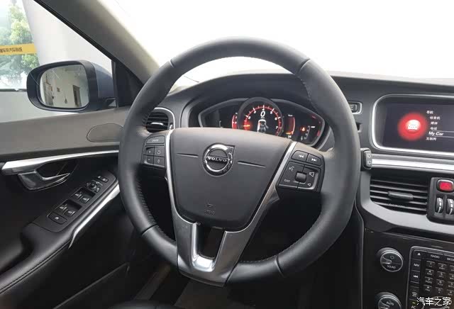 Volvo V40, 2018 4