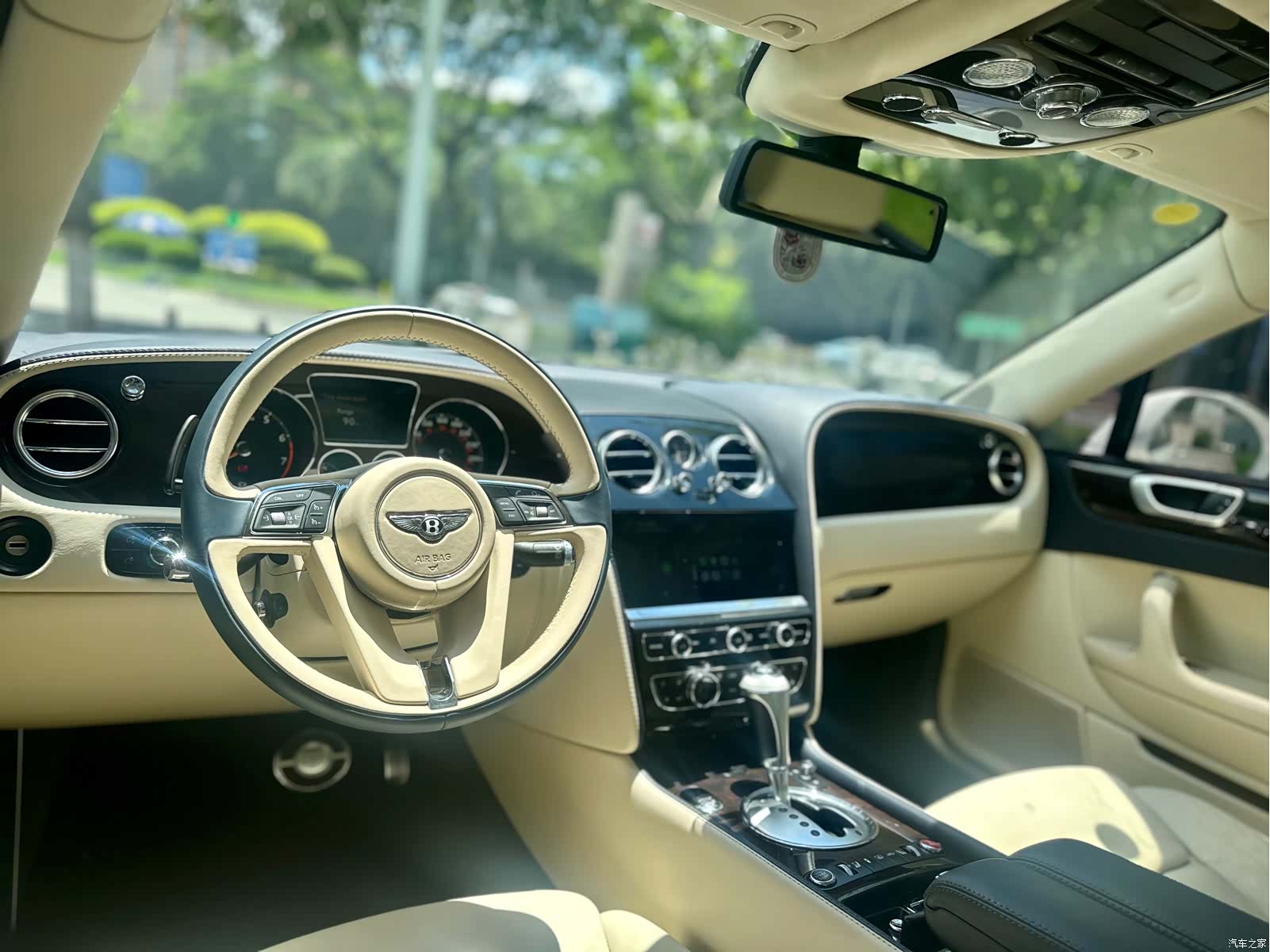 Bentley Flying Spur, 2012 7