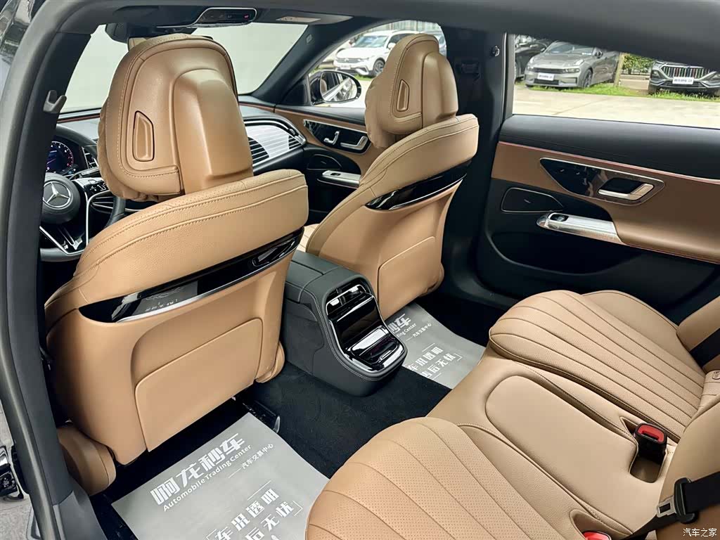Mercedes-Benz E-Class, 2024 10