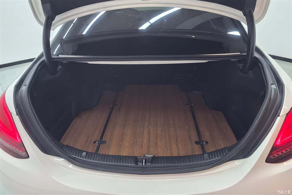 Mercedes-Benz C-Class, 2020 4