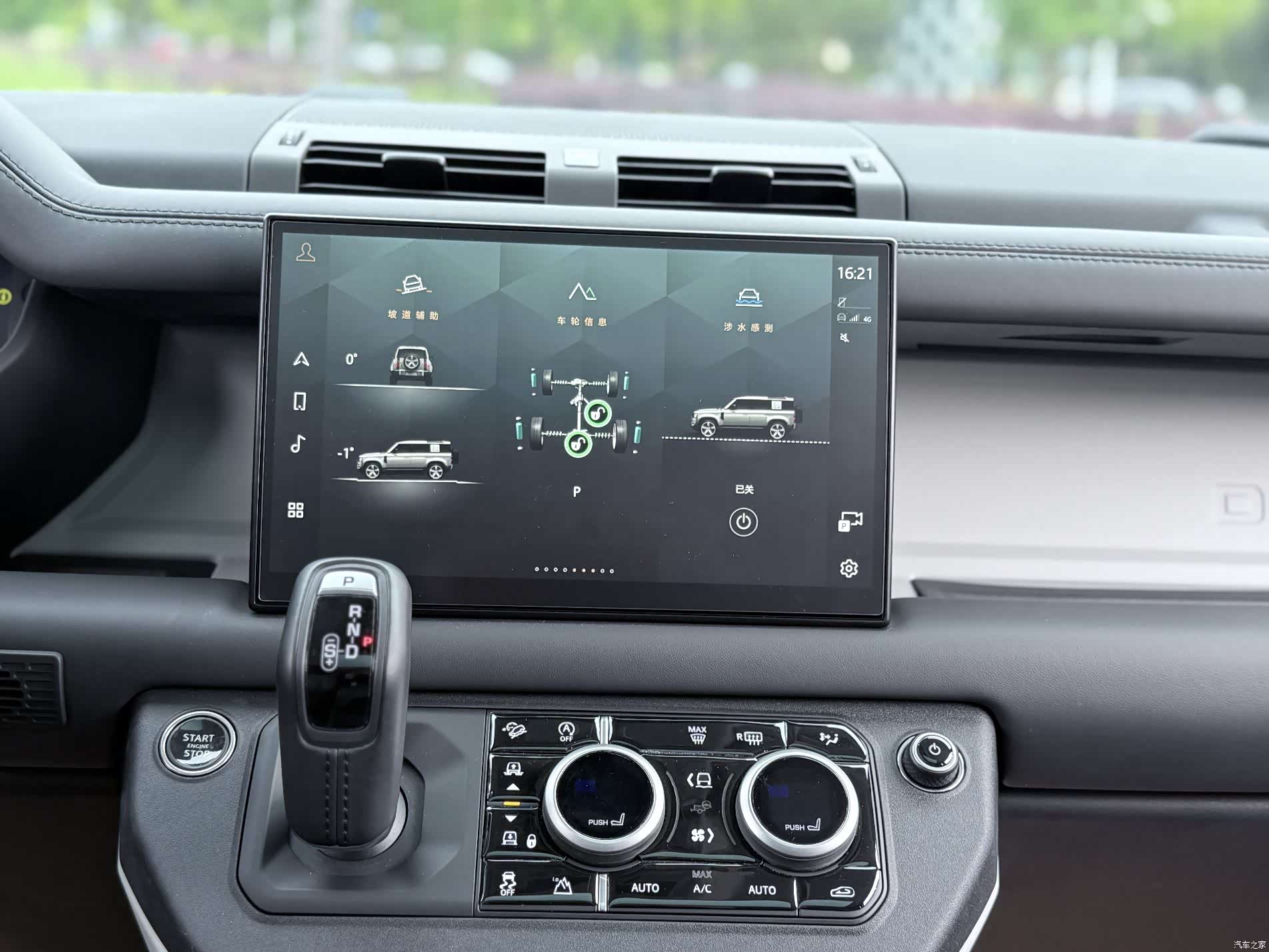 Land Rover Defender, 2024 14