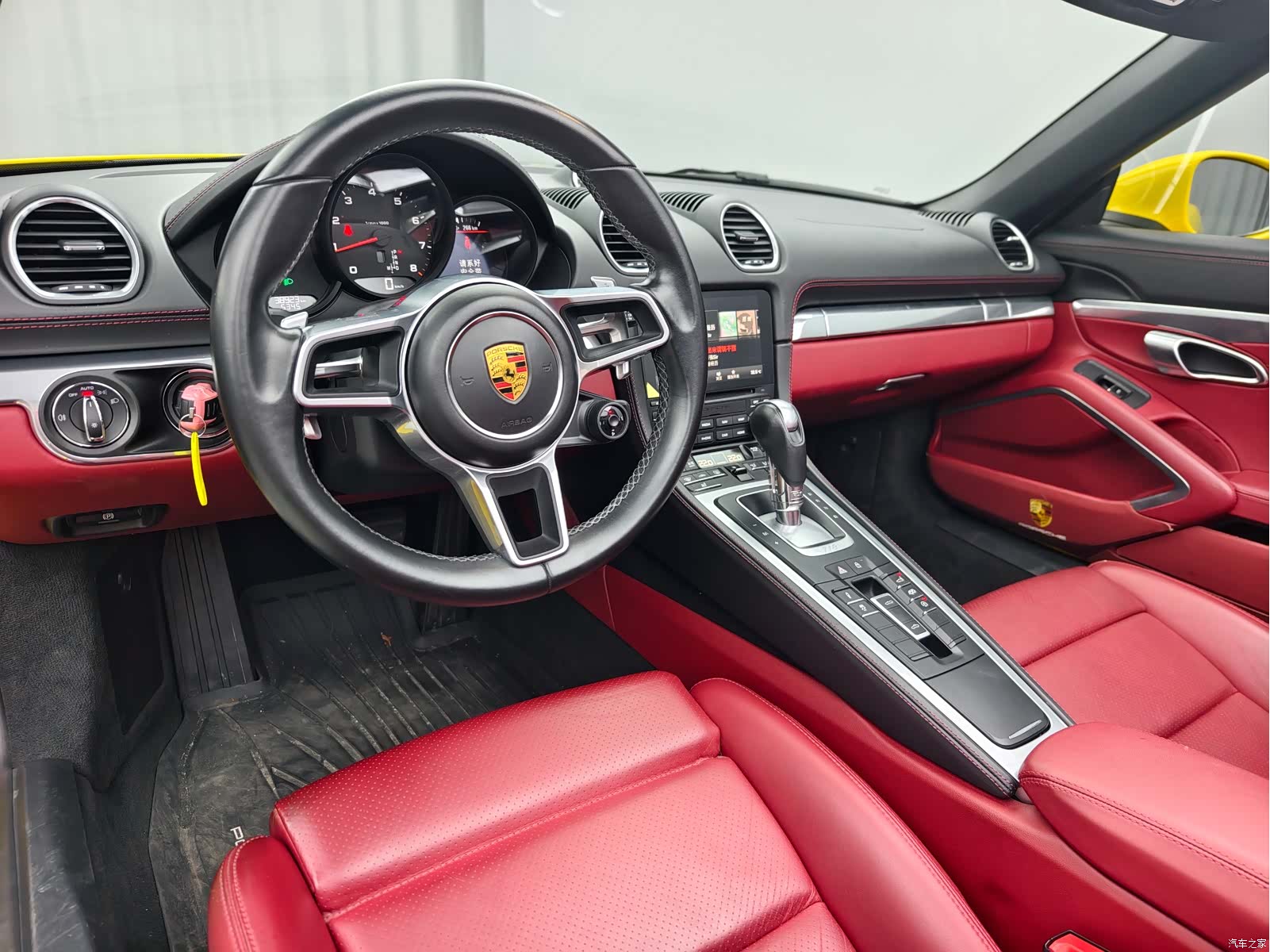 Porsche Boxster, 2022 все фото