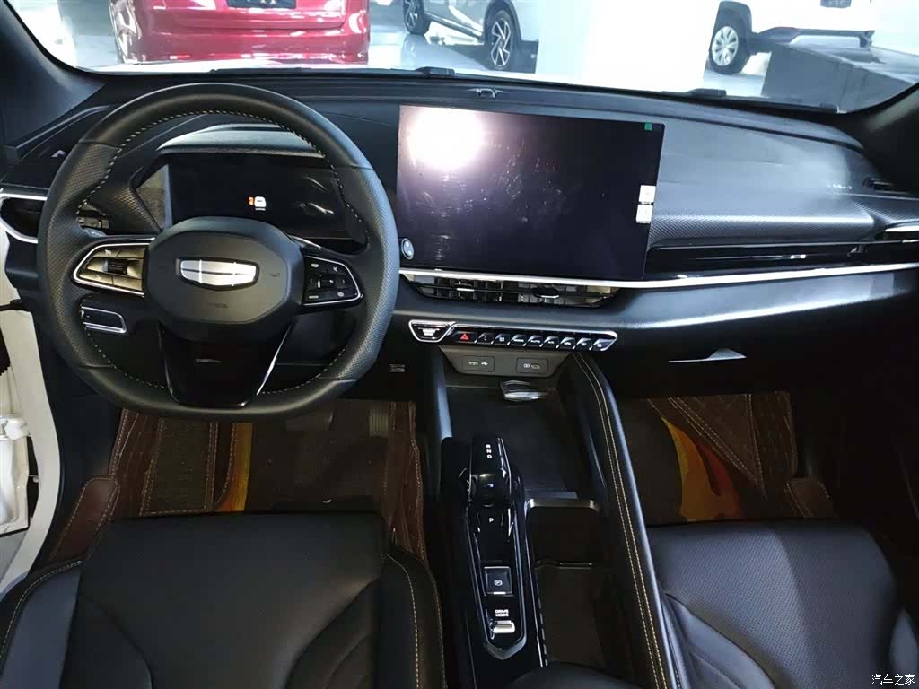 Geely Coolray, 2025 10