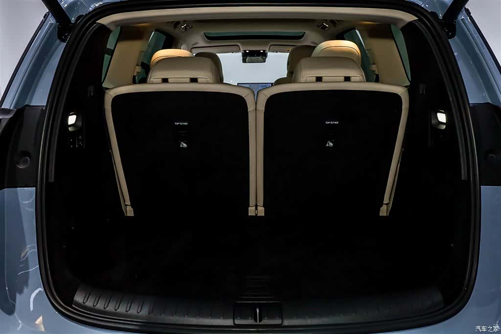 Li Auto i8, 2025 10