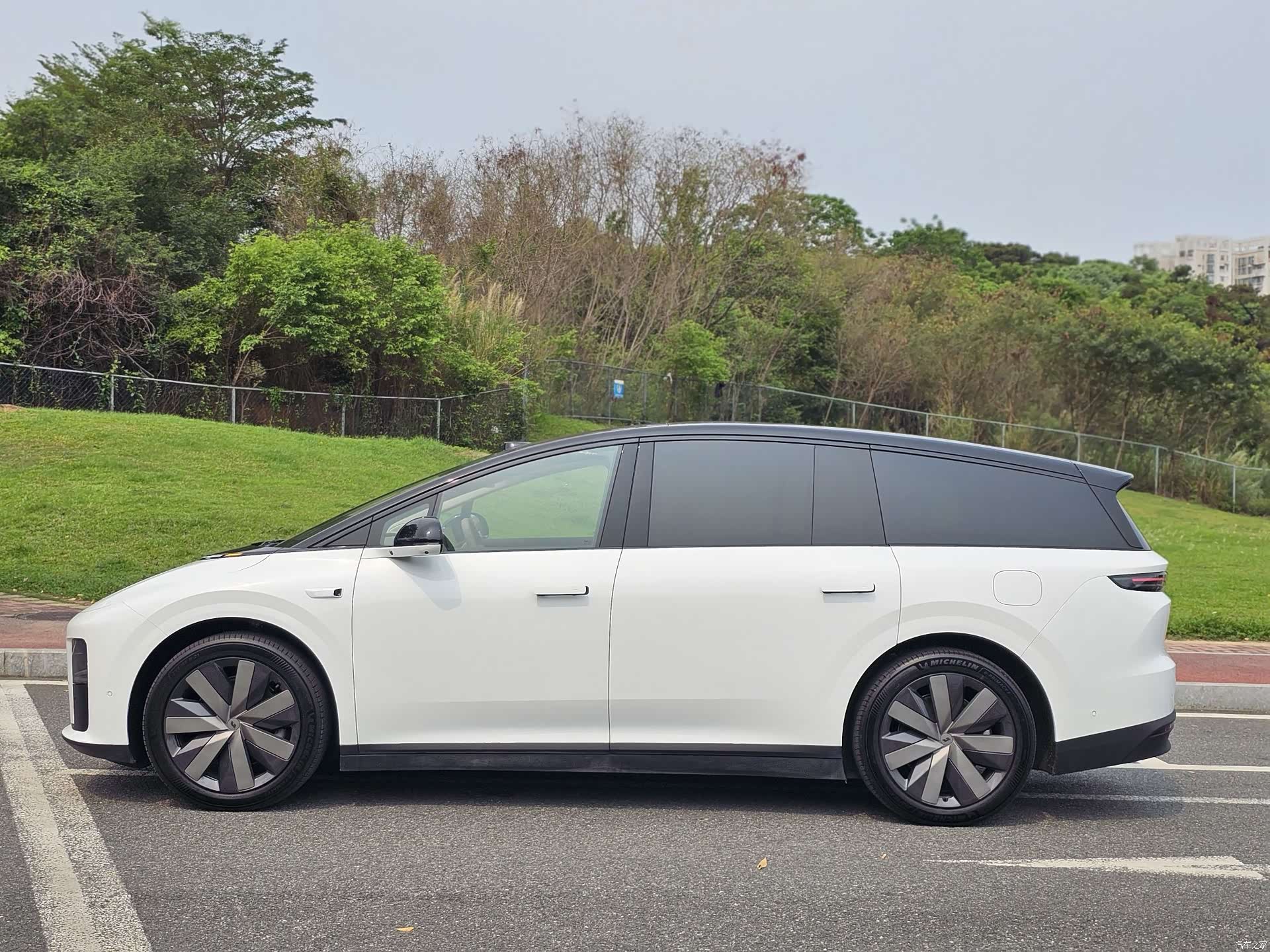 Li Auto i8, 2025 4
