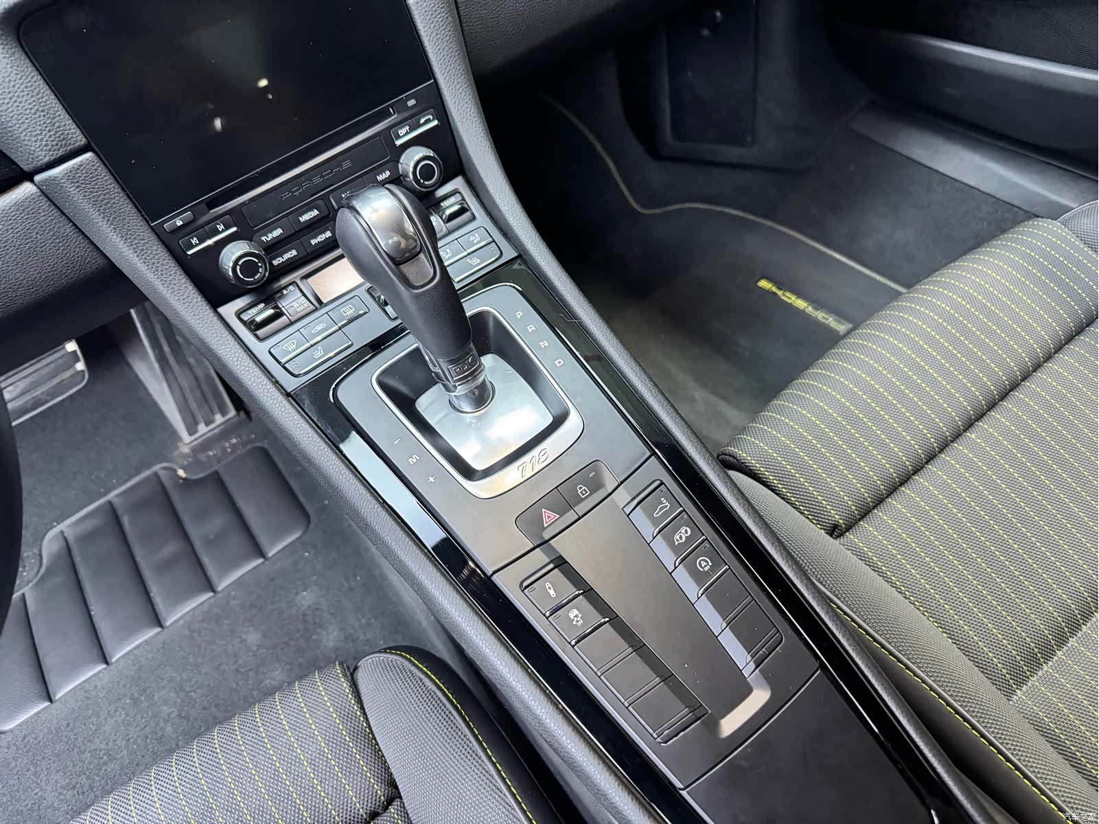 Porsche Cayman, 2020 11