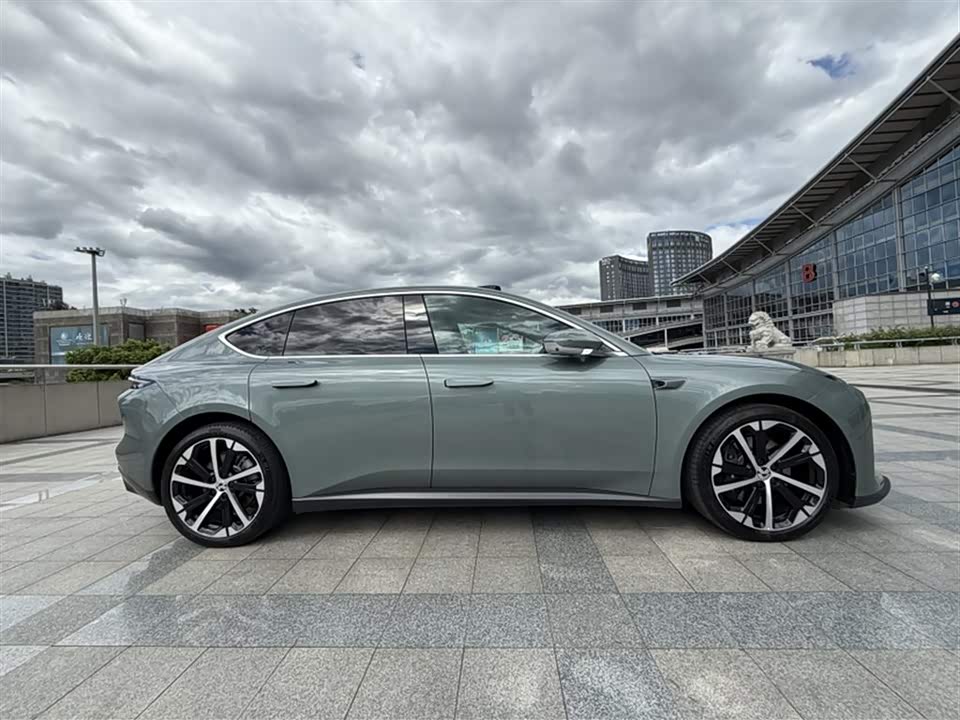 NIO ET5