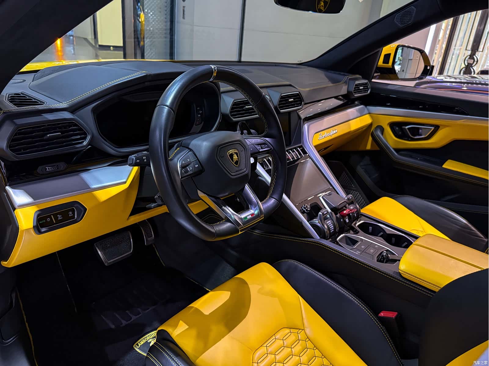Lamborghini Urus, 2019 6