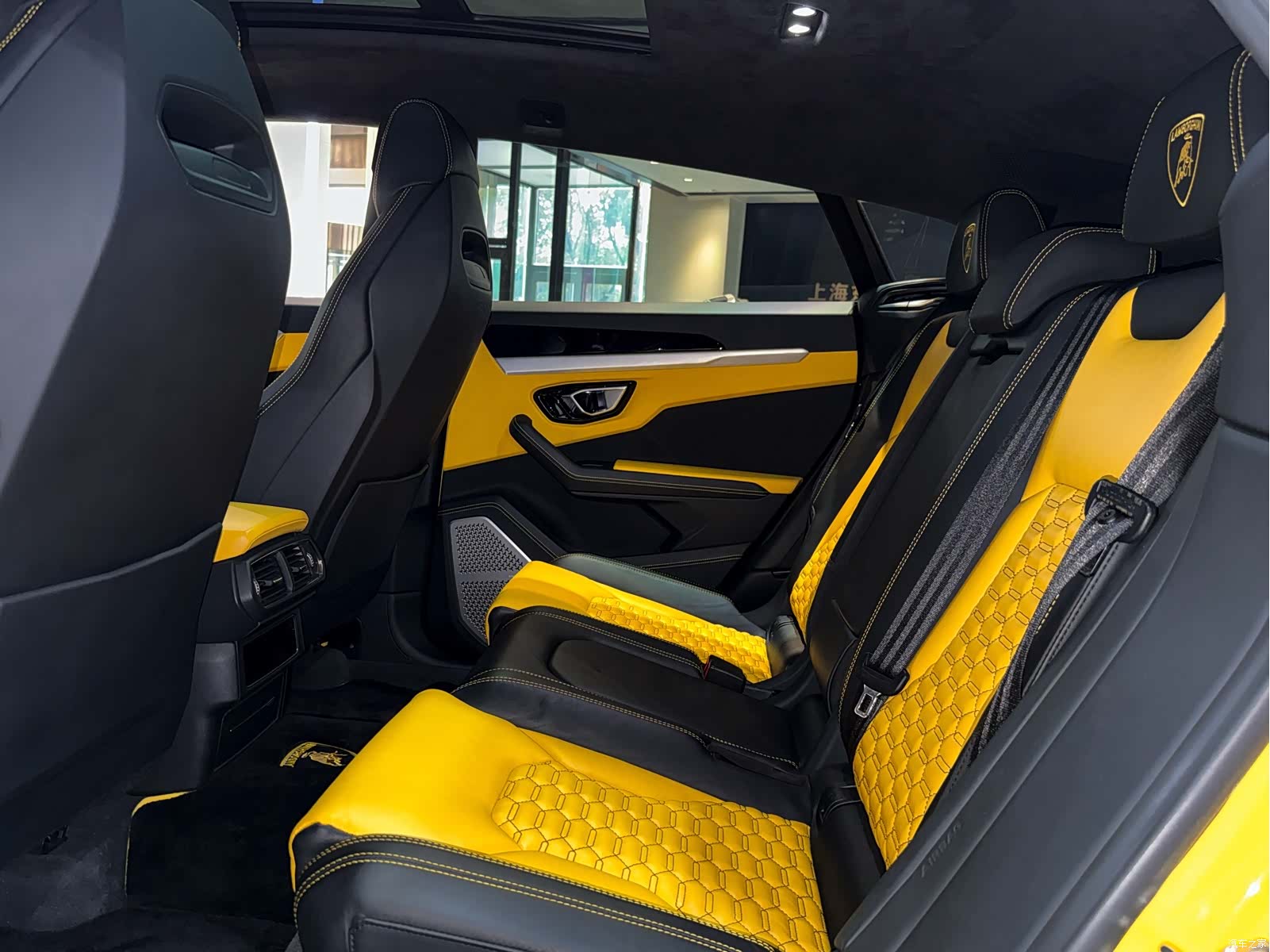 Lamborghini Urus, 2019 23